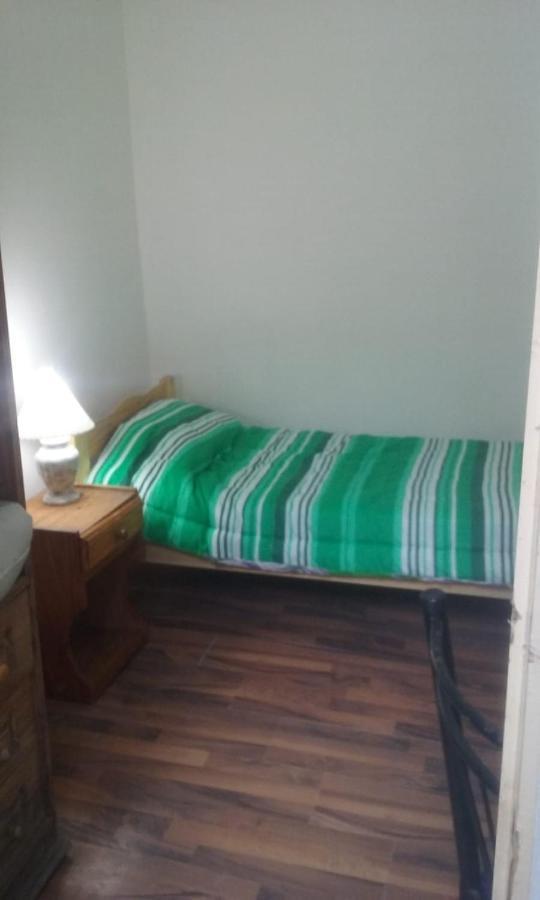 Habitac Indiv Casa De Familia, Flores Buenos Aires Eksteriør bilde