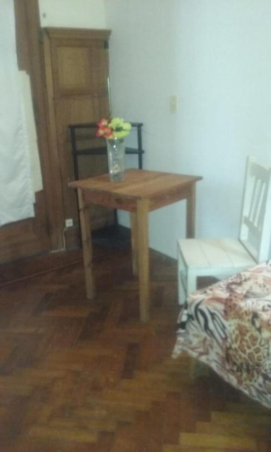 Habitac Indiv Casa De Familia, Flores Buenos Aires Eksteriør bilde