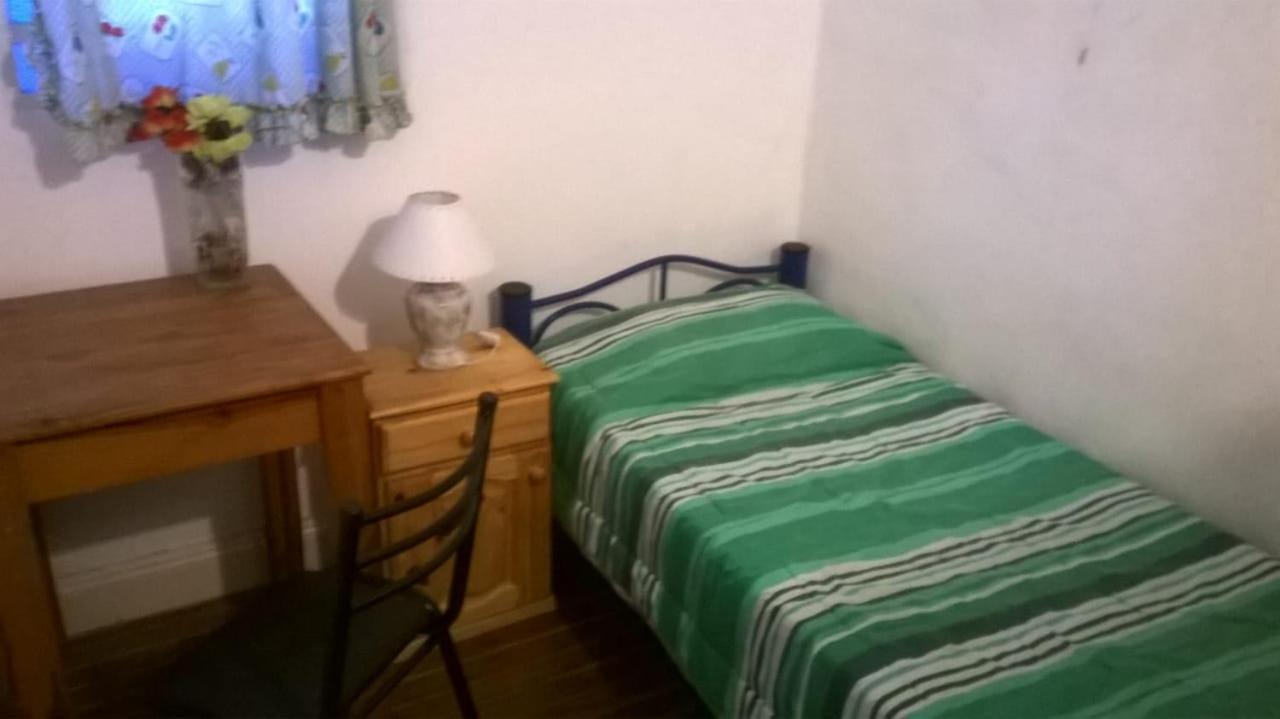 Habitac Indiv Casa De Familia, Flores Buenos Aires Eksteriør bilde