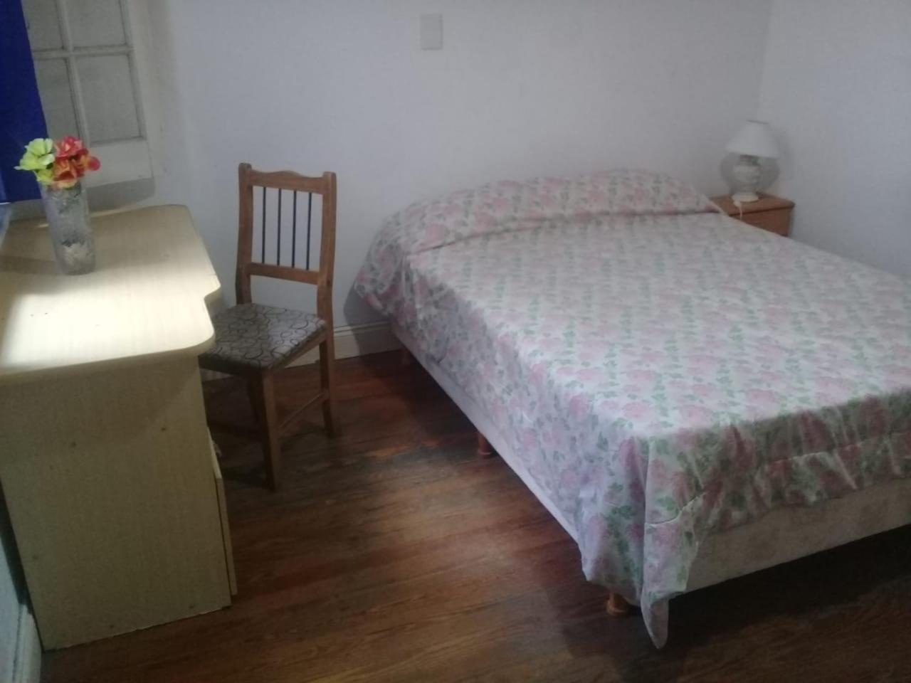 Habitac Indiv Casa De Familia, Flores Buenos Aires Eksteriør bilde